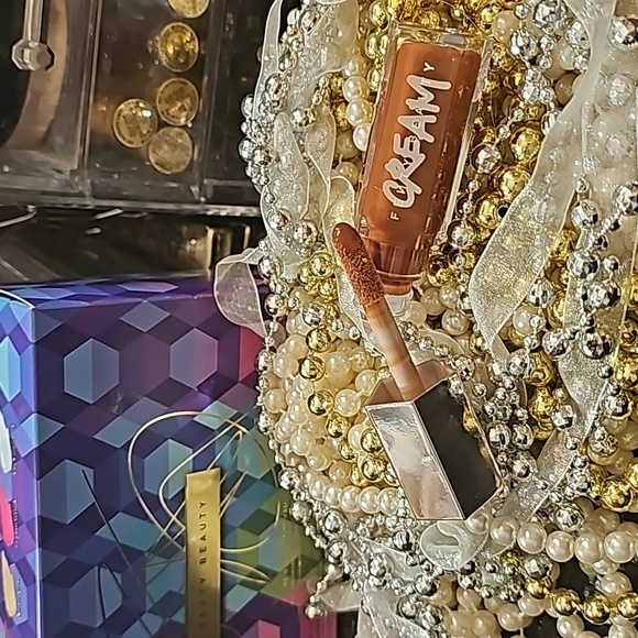 Fenty Beauty Color Drip Gloss in the shade Cookie Jar - Picture 1 of 3